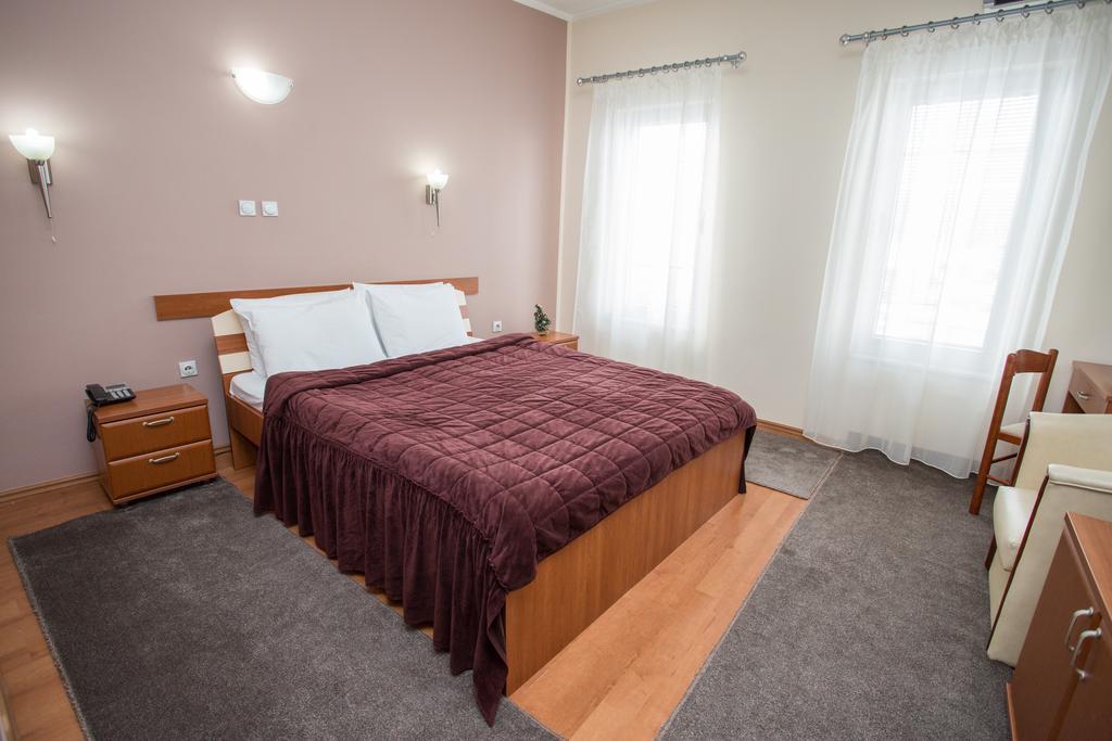 Sin-Kom Hotel Garni Pirot Room photo